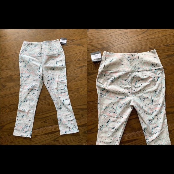 🌸 2 x $30 🌸  Brand new Eddie Bauer capris Movement Lux - Picture 2 of 5